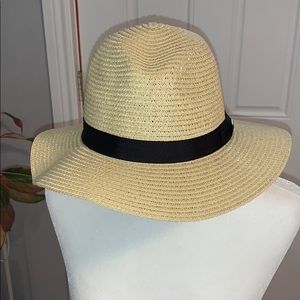 NWT Women’s sun straw Fedora.
